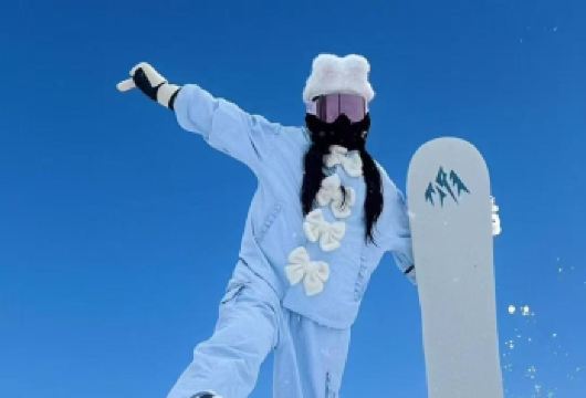 神农架滑雪一日游【兴山接站-神农架国际滑雪场门票-滑雪服】【我们按照您的时间在兴山高铁站接站】