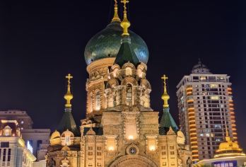 哈尔滨地标圣索菲亚教堂+中央大街+防洪纪念塔+中华巴洛克风情【一站式打卡老城地标：串联圣索菲亚教堂、中央大街、防洪纪念塔等核心景点，不走回头路，省时高效】