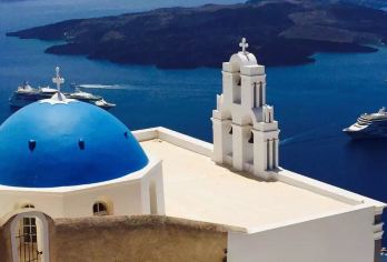 希腊+费拉小镇+伊亚小镇+蓝顶教堂 酒店接送/中文包车可定制【蓝白建筑群、火山景观、艺术村落、红沙滩，圣托里尼日落，“这里不是童话，却让童话黯然失色。”】