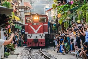 河内城市豪华半日游(上午)【胡志明陵+独柱寺+民族学博物馆】【胡志明陵是越南受尊敬的地标之一，也是越南历史和独立的強大象征】