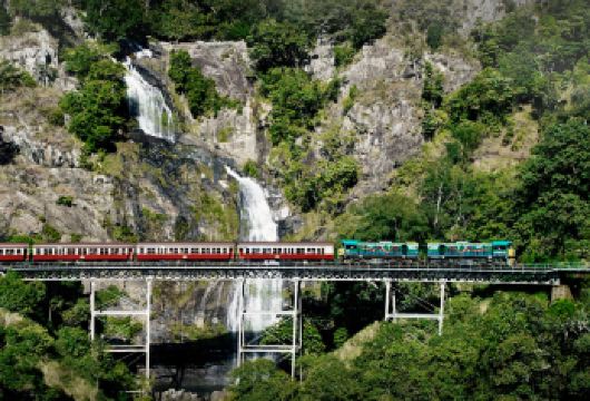 澳大利亚库兰达天空缆车+景观火车一日游【含接送/多地出发】【豪华巴士接送前往库兰达，搭配多语言旅行指南，轻松了解库兰达历史并自由探索。】