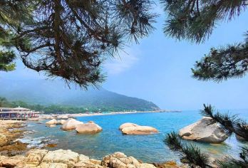 青岛崂山风景区【15人团专车进山免换乘/赶海/提供赶海工具】【[升级赶海 亲子手选]升级赶海体验，免费提供赶海工具，体验亲手挖嘎啦，抓螃蟹的乐趣!】