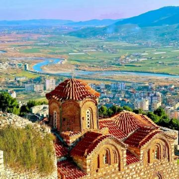 地拉那周边游+贝拉特+奥苏姆峡谷-千窗之城的瓦片与奥苏姆峭壁