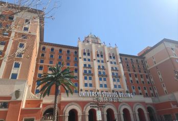 北京环球影城度假区一日游/可选中/英文导览管家服务【导游对园区非常熟悉，跟着导游路线减少排队时间，让您省时省力省心】