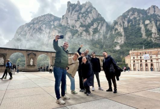 「巴塞罗那」出发：蒙特塞拉特半日游——探秘魔法山与修道院【「小团巴士」乘坐我们提供的舒适小巴与缆车登顶，轻松饱览蒙特塞拉特壮丽山景】