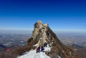 【徒步经典路线】冬季登顶秦岭“小华山”——嘉午台，赏雪景【解锁秦岭险峻之姿，邂逅云海映雪的仙境，饱览琼枝玉树间的嘉午台雪景】