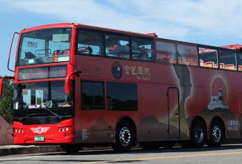 金包里号双层巴士北海岸漫游【一日游】【搭乘特殊的金包里号敞篷巴士、以更高的角度、更宽阔的视野、吹着海风听着海浪】