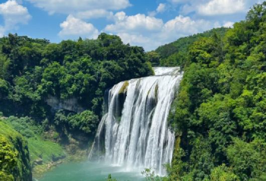 贵州黄果树景区、天星桥、陡坡塘一日游【贵阳出发，含环保车】【游览有绿色喀斯特、水上石林、天然盆景之称的[天星桥景区]， 这里顽石突兀而起，星罗棋布。】