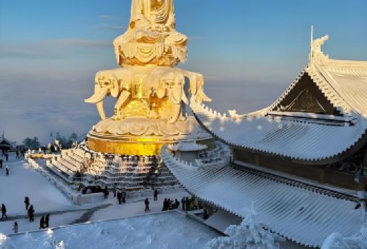 乐山大佛+峨眉山一日【成都往返/冬日雪景/可选英文导游】【[充足时长・玩得尽兴]含 12 小时专属包车时长，行程紧凑，游玩时间充足，打卡拍照更从容；】