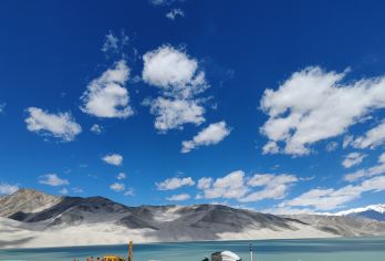 白沙山+喀拉库勒湖一日游大车团1人即发+免费办通行证+纯玩游【白沙湖如梦如幻】