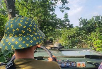 河内吉普车一日游，探索巴维国家公园【8小时行程（8:00-16:00，最多6人）：乘坐吉普车探索巴维国家公园，距离河内1.5小时车程 行程包括：法国教堂、胡志明寺徒步之旅、阳林古村落、稻田，含午餐。 英语导游，无室内景点，24小时免费取消，风雨无阻】