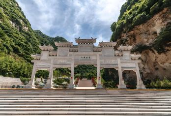 【私家团】华山一日游√一单一团√含全部门票√专车接送√纯玩【[私家团]一单一团的定制模式，告别嘈杂的旅行团，享受专属包车服务。车辆全程待命，灵活规划行程。】