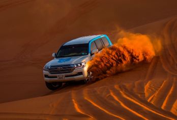 迪拜早上冲沙+滑沙 骑骆驼 市区酒店接送【在迪拜 把尖叫声带进沙漠 专业司机带领大家冲沙】