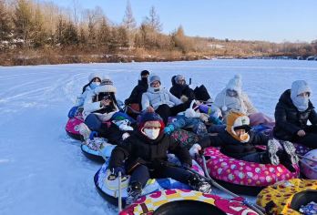 雪地火锅+雪山徒步+冰钓+拖拉机拉爬犁【制糖葫芦、蹦爆米花】【一个融合自然野趣与东北风情的梦幻之地】