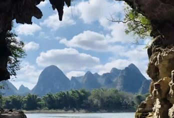 桂林冠岩溶洞+古东瀑布纯玩一日游【冠岩含电瓶车】【古东瀑布--可攀爬的瀑布】