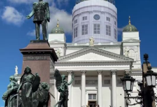 芬兰赫尔辛基市区+波尔沃古镇一日游【中文包车+尊享定制游】【尊享一对一高端行程定制，豪华包车专属礼遇，专业旅行顾问24小时恭候垂询。】