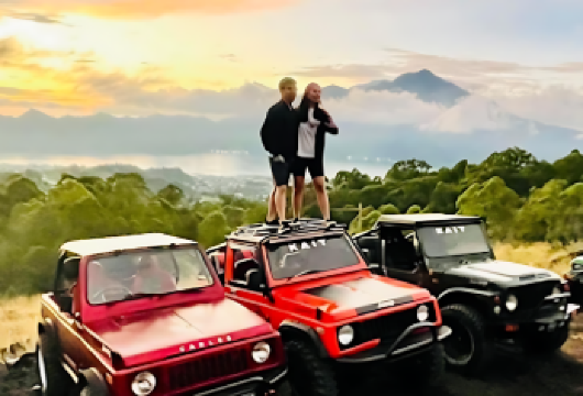 巴杜尔火山【吉普车游黑熔岩|泡温泉|包车 看日出】【参观数百年前就存在的黑熔岩区火山氛围】