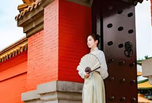 无锡三国城+水浒城一日游【古战船 观演出 鸥遇之约 可自驾】【1、一票畅玩三国水浒城，乘古战船游太湖俯瞰湖光山色。】