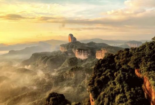 韶关丹霞山+南华禅寺一日游【私家小团上门接送+行程自由不赶】【私家旅行：一单一团，不拼客，享专属旅行； 品质服务：车上门接送，专职司机护航】