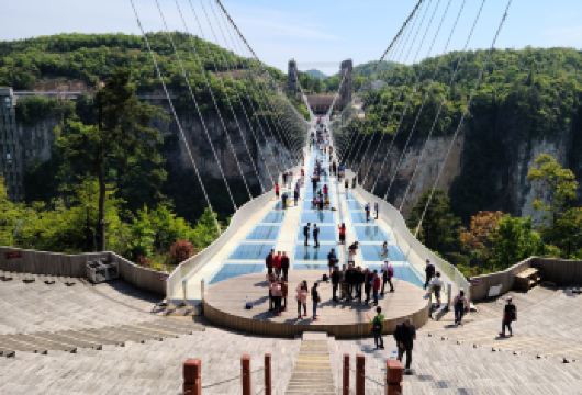 张家界天门山+天门洞+玻璃栈道+大峡谷玻璃桥一日游丨私人旅游【[服务保障]全新升级深度游，含索道。高分好评，纯玩服务，不进*城等隐形购物点，市区含接送；】