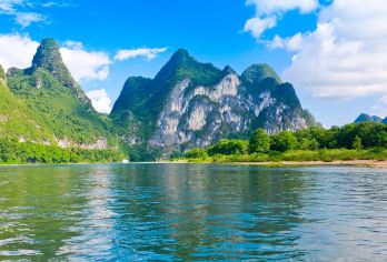 咨询有优惠丨2-7人纯玩小团·桂林漓江阳朔遇龙河20元一日游【竹筏游同价多玩2个网红景点[日初出咖啡厅·千龙岭+百年古桥富里桥]一样的路线玩漓江阳朔】