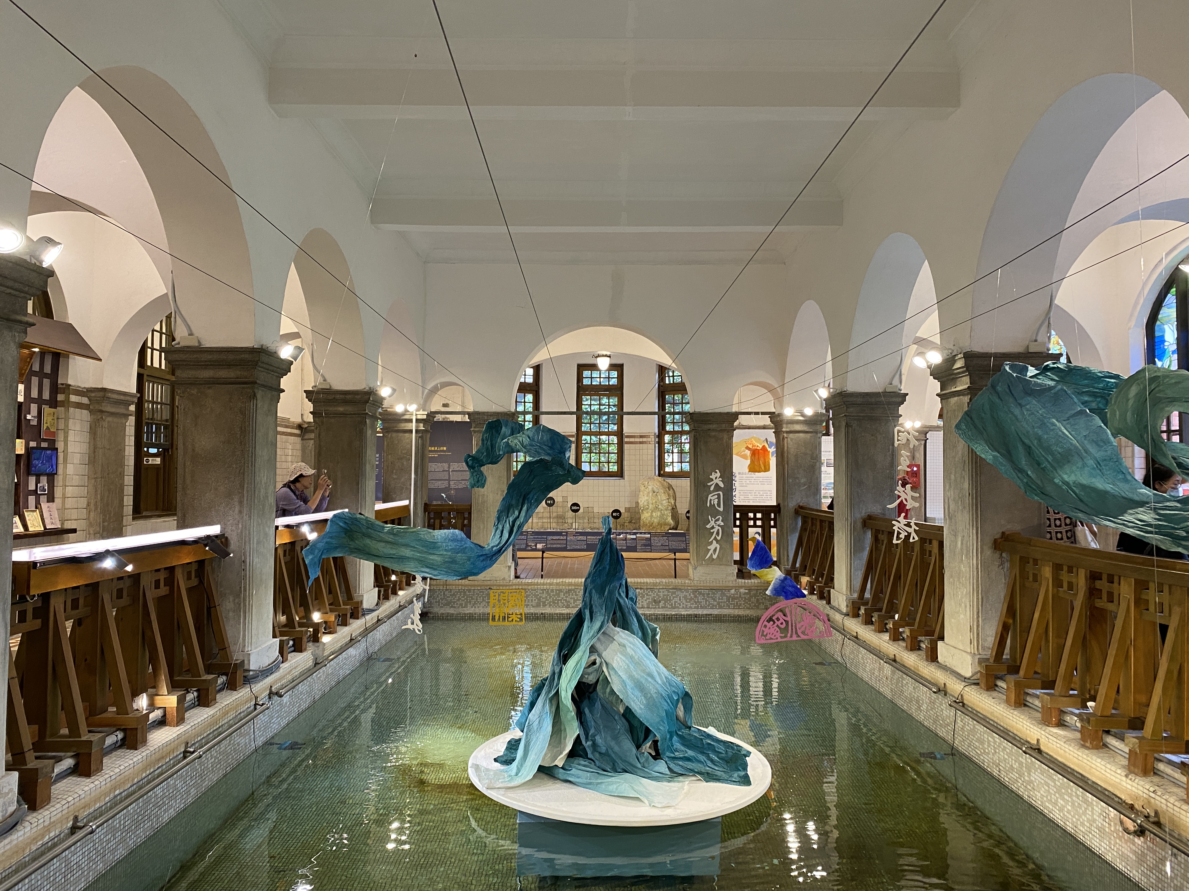 台湾台北故宫博物院+北投温泉博物馆+地热谷+迪化街一日游