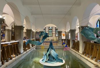 台湾台北故宫博物院+北投温泉博物馆+地热谷+迪化街一日游【拜访故宫亲眼目睹三大镇馆之宝，探索中华历史和艺术的奥秘！】