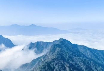 【住大觉山景区内酒店】含住宿+双门票+双早+动车礼包*自驾游【悬崖动车项目是集旅游观光和景区交通为一体的空中立体式游览体验项目】