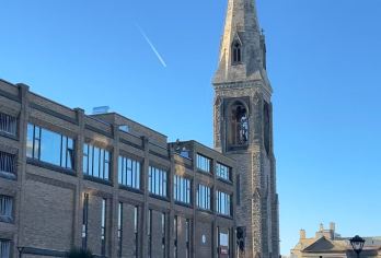 爱尔兰都柏林一日游【活力四射·古堡秘闻·啤酒工艺】【融合了丰富的历史，文化和现代都市风情。】