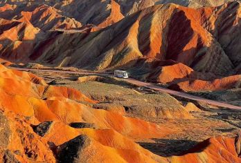平山湖大峡谷半日游【2-6人七座陆上公务舱/畅玩省心随心游】【总社发团，多种车型、团形可供选择，解锁各种玩法，一站式服务，省去做攻略专业定制师，更多高性价比旅游。】
