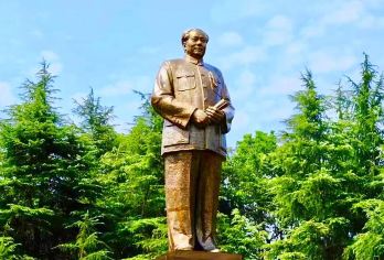 15人团◆上门接送◆毛泽东故居+刘少奇故居+铜像广场+滴水洞【[深度体验]走进双伟人故里，追寻伟人足迹，特别安排：无线耳麦沉浸式倾听红色文化专题讲解】