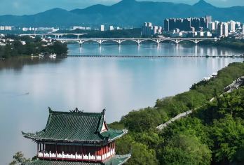 赣州宋城历史文化一日活动 郁孤台八境台蒋经国旧居福寿沟魏家大院【深度体验江南宋城历史 客家文化 赣州市井风情 跟着辛弃疾 苏轼 文天祥走入不一样的赣州】