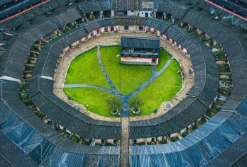 潮州出发|潮州土楼道韵楼+青岚地质公园一日游【纯玩出行】【[品质优选]安排本地优质司机，热情友善，熟线路，带避坑，懂美食，全程保驾护航】