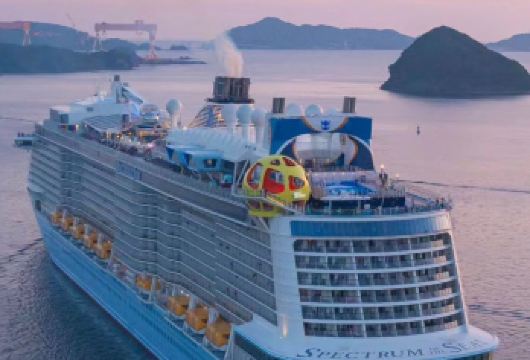皇家光谱号|2026年出发 济州釜山福冈沙面【船上共有超过12家餐厅和20间酒吧。主餐厅提供点餐，自助餐厅每日营业近20小时。既有免费环球美食，也】