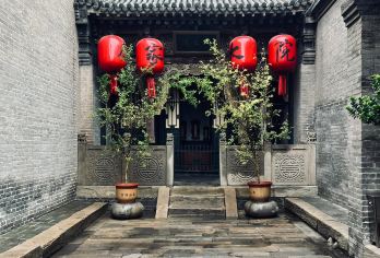山西晋中常家庄园+乔家大院+榆次老街包车一日游中英文服务【晋商豪宅叹三雕，乔家灯笼映兴衰，榆次老街品烟火，一城看尽晋中韵。】