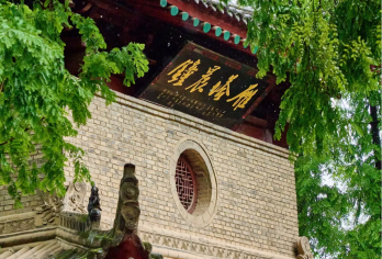 西安明城墙+小雁塔+钟鼓楼广场+回民街+永兴坊【古都行】【中文包车，定制服务，安心自由】