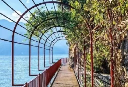 10小时包车经典连线：大教堂、科莫湖与科马奇纳岛【无需为交通烦恼，舒适专车全程接送，行程灵活自由，随心掌控游览节奏，沉浸式感受意大利风情。】