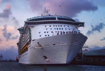 英国伦敦往返南安普敦：一日南安，邂逅英伦海岸的温柔【包车游不拼车|中文司机服务|景点可调|可定制多日游】