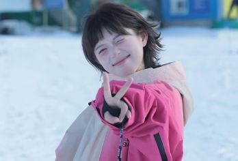 亚布力新体委滑雪场一日游【雪服雪镜+缆车滑道+马拉爬犁】【[潮展示]亚布力5S滑雪场初级滑雪3小时，配备雪服雪镜+雪板雪杖雪鞋，特写动作滑雪姿势，来吧，展示！】