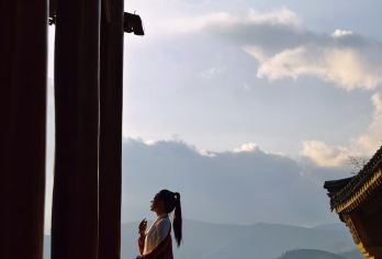 五台山景区人工讲解【1v1服务·许愿祈福增智/中高考助力】【听一回晨钟暮鼓， 烧几柱虔诚清香； 随缘而来，随心而到； 一方净土，三柱清香。】