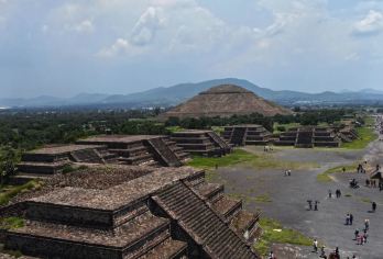 墨西哥城太阳金字塔-瓜达卢佩圣母大教堂-黄墙工艺品市场一日游【感受远古文明的震撼】