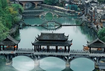 凤凰古城十三景深度半日游【精讲小团+深度讲解+沱江游船】【[品质保障]优选商品，品质拒绝购物 、无自费】