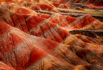 平山湖大峡谷+七彩丹霞一日游【可选8人头等独立座椅上门接送】【[8人豪华头等舱]最多8人，1+1座席（舒适安全性能高，精品推荐）张掖西站、主城区酒店免费接送。】