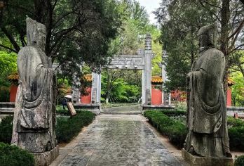 钟山风景名胜区（中山陵+明孝陵+美龄宫） 橄榄游小团资深精讲【[橄榄游讲师团]他们博古通今，幽默睿智，善于挖掘文物背后的故事，用有趣的方式还原历史真相！】