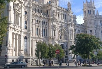 西班牙马德里市区网红景点-普拉多博物馆-等可包车-精选【专属客服和本地中文司机，一家一团包车】