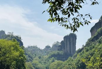 【保证有竹筏+观光票】武夷山九曲溪漂流+天游峰+武夷宫+品茶【[精致小团·山水漫游]武夷山一日精华五景，保证九曲竹筏+观光车，登天游峰俯瞰山水画卷】