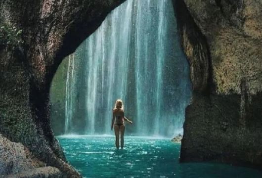 巴厘岛Tukad Cepung 瀑布+乌布周边一日游【巴厘岛小众tukad网红瀑布，不挤人群，大片秒出，适合追求新奇路线旅者】