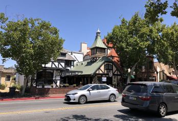 特价！圣芭芭拉丹麦小镇+粉红修道院+1号公路+海岸线公园【丹麦小镇索尔万以欧式建筑和风车闻名，街道洋溢北欧风情，美食、酒庄与特色商店遍布，】