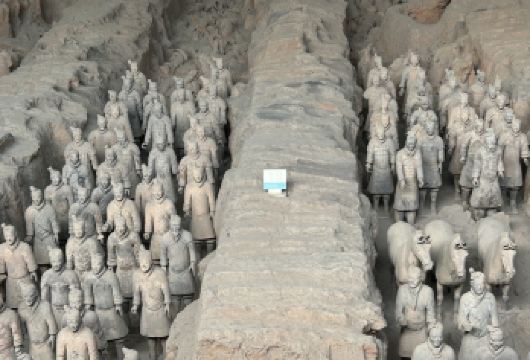 秦始皇兵马俑一日游【2-8人小团|上门接送|人工讲解耳麦】【亮点1: 西安三环内区域酒店或民宿上门接送. 让您出行无忧，告别旅游大巴车人多拥挤等待时间过长。】