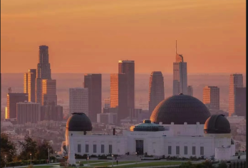 洛杉矶市政厅+好莱坞+卡梅奥比佛山庄+盖蒂中心+圣莫尼卡海滩【[定制包车游]专享中文司机独立包车，市区范围酒店上门接送，行程路线天数可根据个人需求调整。】